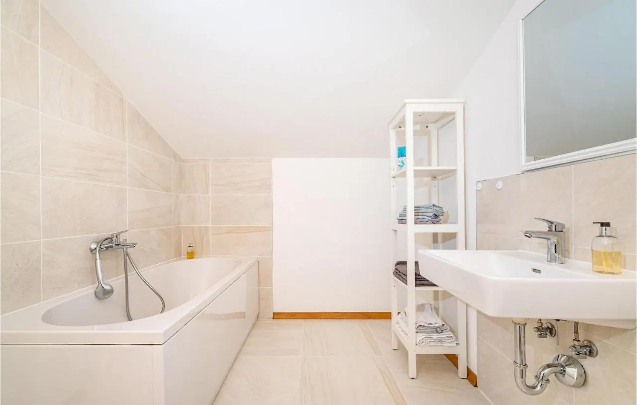 Stunning Home In Vinjerac With Kitchen Holiday home